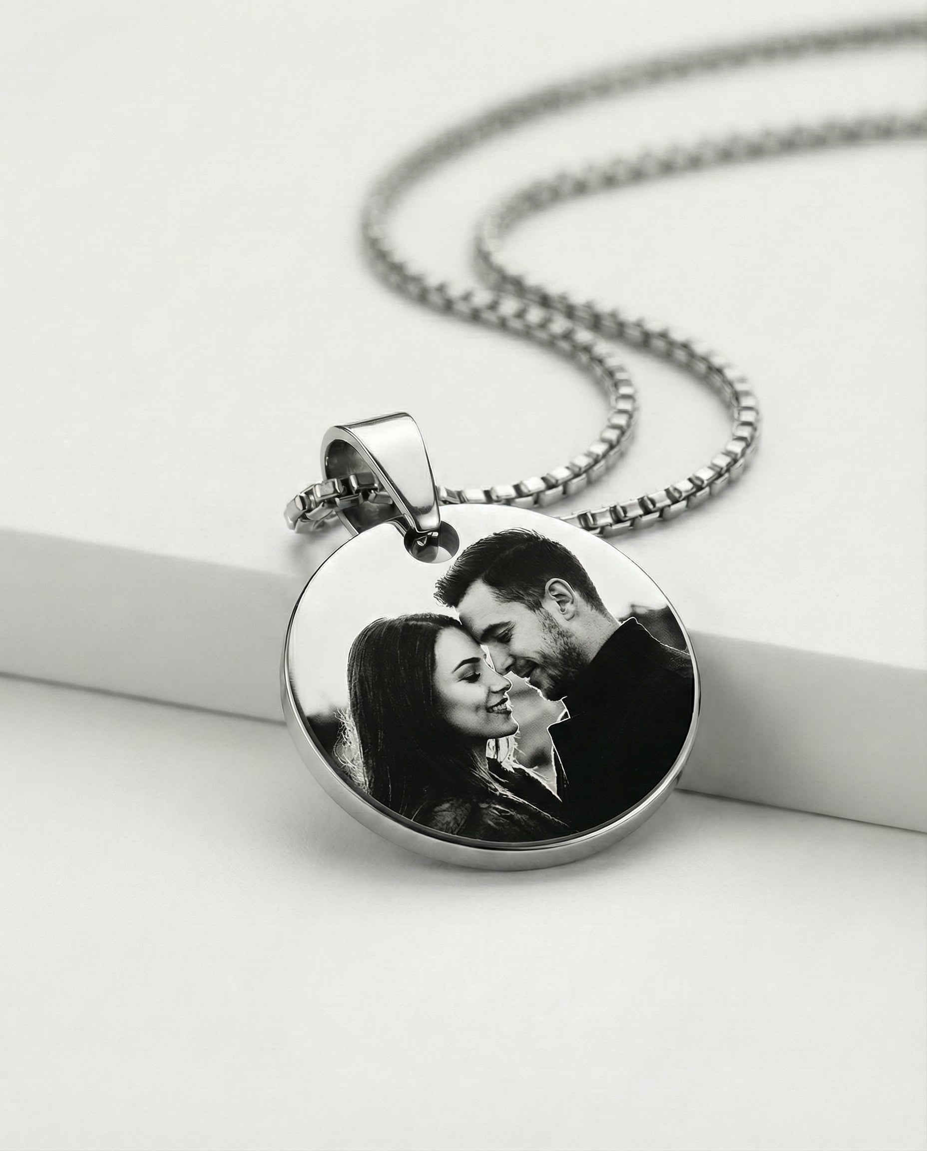 Colier Luna gravat cu poza