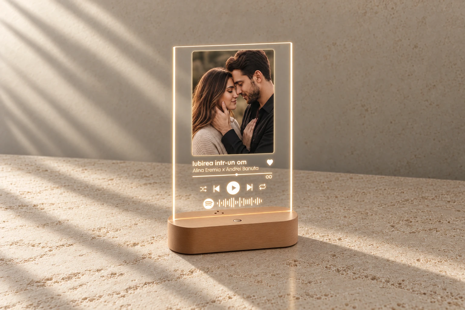 Tablou LED personalizat cu fotografia unui cuplu